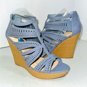 Jasmin Elegant Perforated Blue platform Wedges